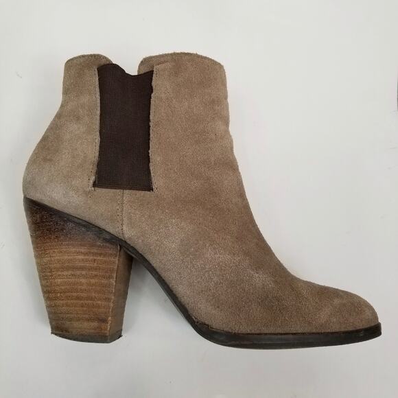 Vince Camuto Hessa Suede Stacked Heel Chelsea Boots Booties Taupe Tan Size 8.5 - Picture 3 of 9